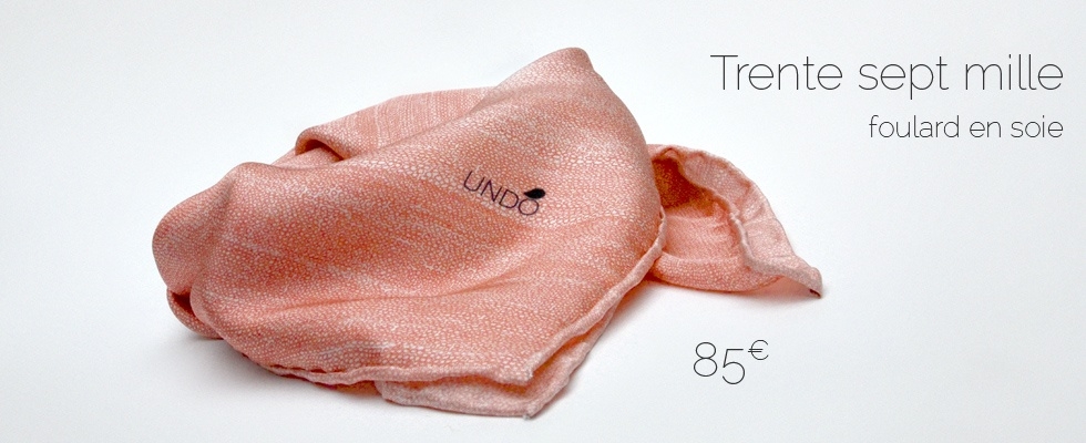 Foulard en soie, mis en vente sur UNDO